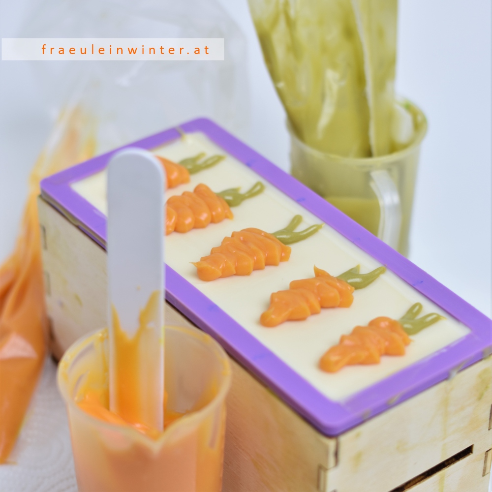 Deko-Karotten aus Seife aufspritzen